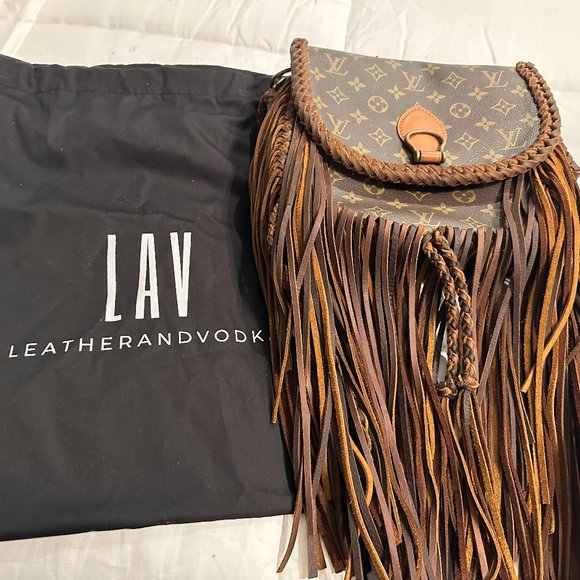 Louis Vuitton Handbags - Louis Vuitton AUTHENTIC Saint Cloude